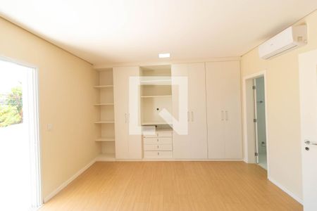 Casa de condomínio à venda com 430m², 3 quartos e 4 vagasSuíte