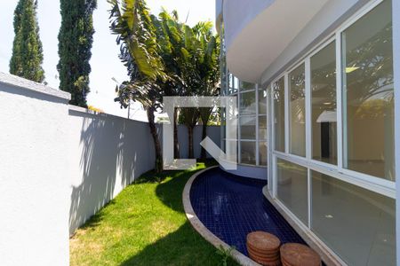 Casa de condomínio à venda com 430m², 3 quartos e 4 vagasQuintal