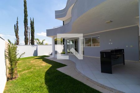 Casa de condomínio à venda com 430m², 3 quartos e 4 vagasQuintal