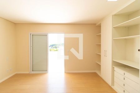 Casa de condomínio à venda com 430m², 3 quartos e 4 vagasSuíte