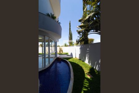 Casa de condomínio à venda com 430m², 3 quartos e 4 vagasQuintal