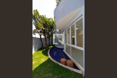 Casa de condomínio à venda com 430m², 3 quartos e 4 vagasQuintal