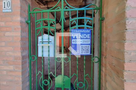 Casa à venda com 198m², 5 quartos e 4 vagas Casa à venda com 198m², 5 quartos e 4 vagasPLACA INSTALADA NA FACHADA