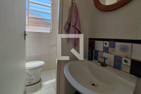 Casa à venda com 198m², 5 quartos e 4 vagas Casa à venda com 198m², 5 quartos e 4 vagasBanheiro de Serviço