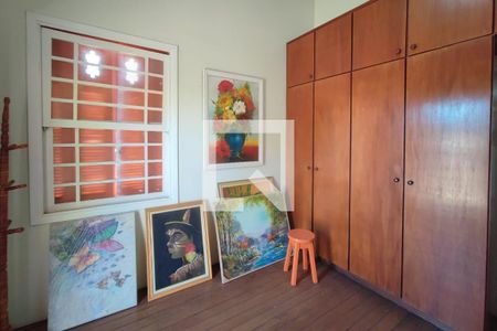 Casa à venda com 198m², 5 quartos e 4 vagas Casa à venda com 198m², 5 quartos e 4 vagasQuarto 3