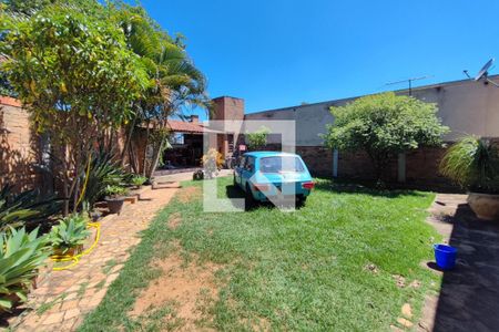 Casa à venda com 198m², 5 quartos e 4 vagas Casa à venda com 198m², 5 quartos e 4 vagasQuintal - Jardim