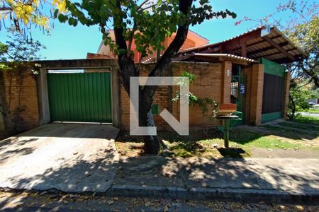 Casa à venda com 198m², 5 quartos e 4 vagas Casa à venda com 198m², 5 quartos e 4 vagasFachada