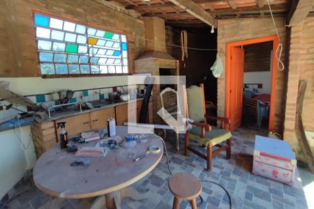 Casa à venda com 198m², 5 quartos e 4 vagas Casa à venda com 198m², 5 quartos e 4 vagasQuintal - Garagem