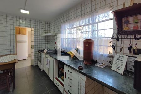 Casa à venda com 198m², 5 quartos e 4 vagas Casa à venda com 198m², 5 quartos e 4 vagasCozinha