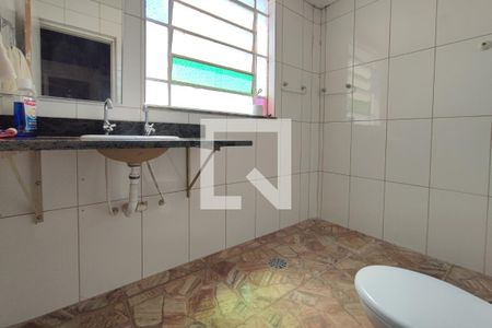 Casa à venda com 198m², 5 quartos e 4 vagas Casa à venda com 198m², 5 quartos e 4 vagasBanheiro Social