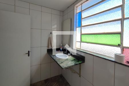 Casa à venda com 198m², 5 quartos e 4 vagas Casa à venda com 198m², 5 quartos e 4 vagasBanheiro Social