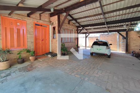 Casa à venda com 198m², 5 quartos e 4 vagas Casa à venda com 198m², 5 quartos e 4 vagasQuintal - garagem