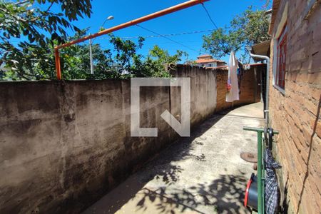 Casa à venda com 198m², 5 quartos e 4 vagas Casa à venda com 198m², 5 quartos e 4 vagasQuintal