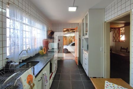 Casa à venda com 198m², 5 quartos e 4 vagas Casa à venda com 198m², 5 quartos e 4 vagasCozinha