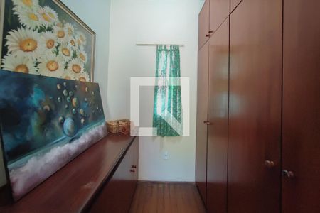 Casa à venda com 198m², 5 quartos e 4 vagas Casa à venda com 198m², 5 quartos e 4 vagasCloset Suíte