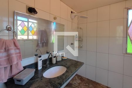 Casa à venda com 198m², 5 quartos e 4 vagas Casa à venda com 198m², 5 quartos e 4 vagasBanheiro Suíte