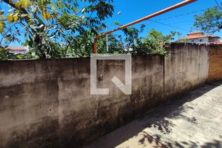 Casa à venda com 198m², 5 quartos e 4 vagas Casa à venda com 198m², 5 quartos e 4 vagasQuintal