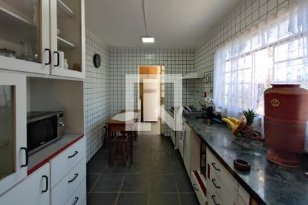 Casa à venda com 198m², 5 quartos e 4 vagas Casa à venda com 198m², 5 quartos e 4 vagasCozinha