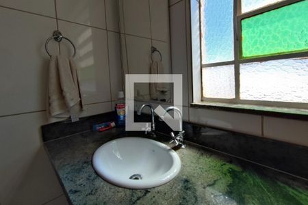 Casa à venda com 198m², 5 quartos e 4 vagas Casa à venda com 198m², 5 quartos e 4 vagasBanheiro Social