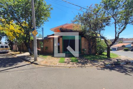 Casa à venda com 198m², 5 quartos e 4 vagas Casa à venda com 198m², 5 quartos e 4 vagasFachada