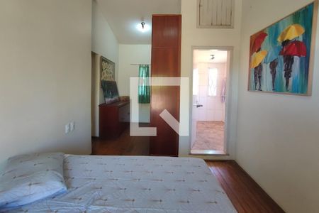 Casa à venda com 198m², 5 quartos e 4 vagas Casa à venda com 198m², 5 quartos e 4 vagasQuarto Suíte