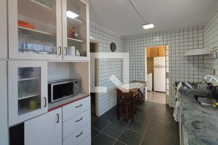 Casa à venda com 198m², 5 quartos e 4 vagas Casa à venda com 198m², 5 quartos e 4 vagasCozinha