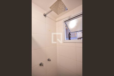 Apartamento à venda com 70m², 2 quartos e 1 vaga Apartamento à venda com 70m², 2 quartos e 1 vagaChuveiro do Banheiro