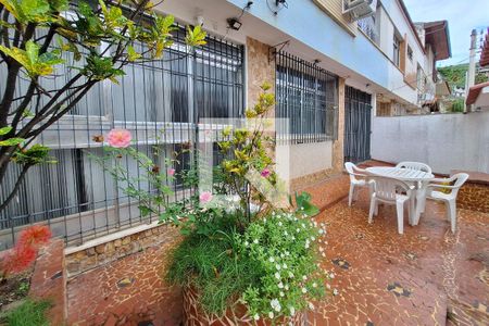 Casa à venda com 300m², 5 quartos e 1 vaga Casa à venda com 300m², 5 quartos e 1 vagaQuintal