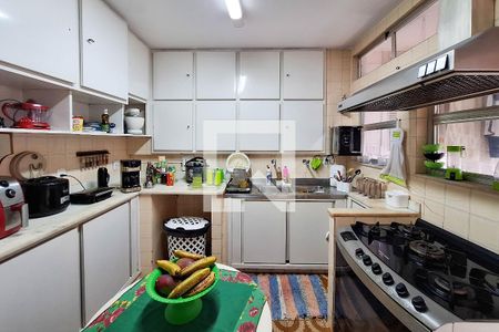 Casa à venda com 300m², 5 quartos e 1 vaga Casa à venda com 300m², 5 quartos e 1 vagaCozinha