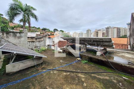 Casa à venda com 300m², 5 quartos e 1 vaga Casa à venda com 300m², 5 quartos e 1 vagaQuintal