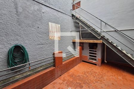 Casa à venda com 300m², 5 quartos e 1 vaga Casa à venda com 300m², 5 quartos e 1 vagaQuintal