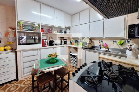 Casa à venda com 300m², 5 quartos e 1 vaga Casa à venda com 300m², 5 quartos e 1 vagaCozinha