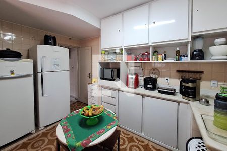 Casa à venda com 300m², 5 quartos e 1 vaga Casa à venda com 300m², 5 quartos e 1 vagaCozinha