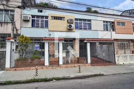 Casa à venda com 300m², 5 quartos e 1 vaga Casa à venda com 300m², 5 quartos e 1 vagaEntrada Plaquinha