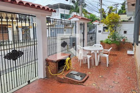 Casa à venda com 300m², 5 quartos e 1 vaga Casa à venda com 300m², 5 quartos e 1 vagaQuintal