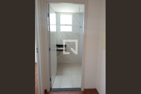 Banheiro de apartamento para alugar com 2 quartos, 45m² em Jardim Vitoria, Belo Horizonte