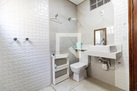 Casa para alugar com 110m², 2 quartos e 2 vagasBanheiro da Suíte