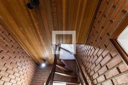 Casa para alugar com 110m², 2 quartos e 2 vagasEscada