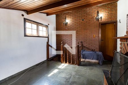 Casa para alugar com 110m², 2 quartos e 2 vagasSotão