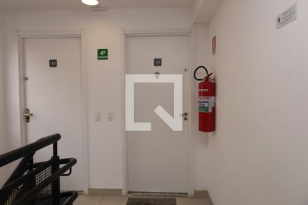Apartamento para alugar com 38m², 2 quartos e 1 vagaÁrea comum - Saguão do andar
