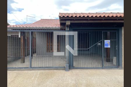 Casa à venda com 120m², 2 quartos e 2 vagas Casa à venda com 120m², 2 quartos e 2 vagasFachada