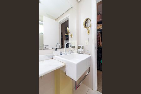 Apartamento à venda com 128m², 3 quartos e 2 vagasSuíte 1 - Banheiro