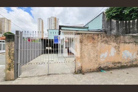 Casa à venda com 160m², 1 quarto e 1 vaga Casa à venda com 160m², 1 quarto e 1 vagaFachada