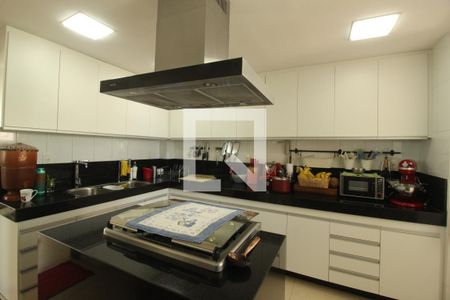 Apartamento à venda com 260m², 4 quartos e 4 vagasCozinha