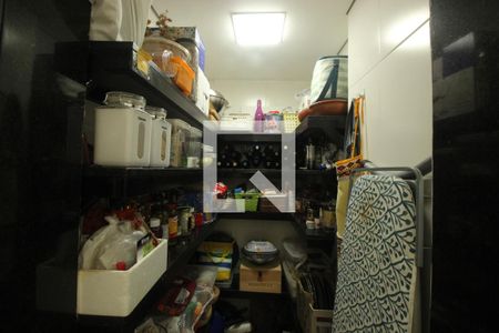 Apartamento à venda com 260m², 4 quartos e 4 vagasDispensa