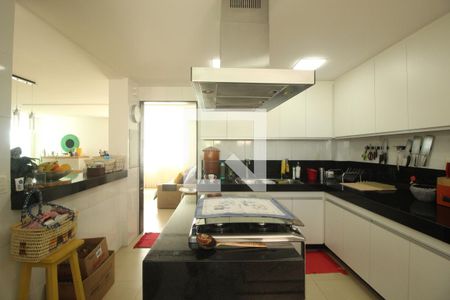 Apartamento à venda com 260m², 4 quartos e 4 vagasCozinha