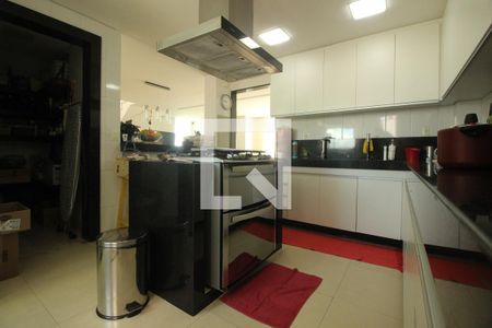 Apartamento à venda com 260m², 4 quartos e 4 vagasCozinha