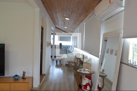 Casa à venda com 318m², 4 quartos e 4 vagasCorredor