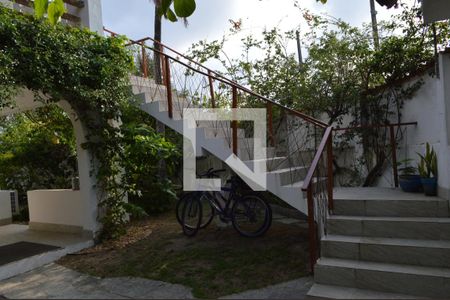 Casa à venda com 318m², 4 quartos e 4 vagasEscada