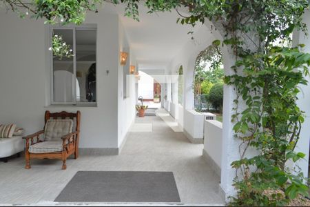 Casa à venda com 318m², 4 quartos e 4 vagasCasa 2